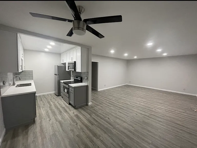 1060 S Sherbourne Dr #103 — Photo 1
