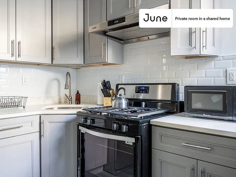 2572 Steinway St #D — Photo 11