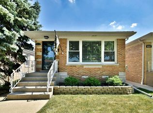 6915 W Berwyn Ave, Chicago, IL 60656