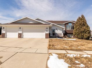 1205 6th Ave NE, Mandan, ND 58554