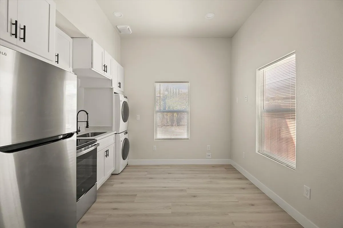 2 bed, 600 sqft, $1,995 — Photo 2