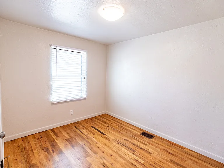 1250 Elm Ave #1250 — Photo 15