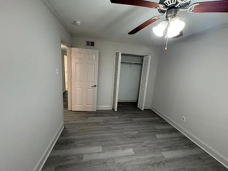904 Park Ln — Photo 3