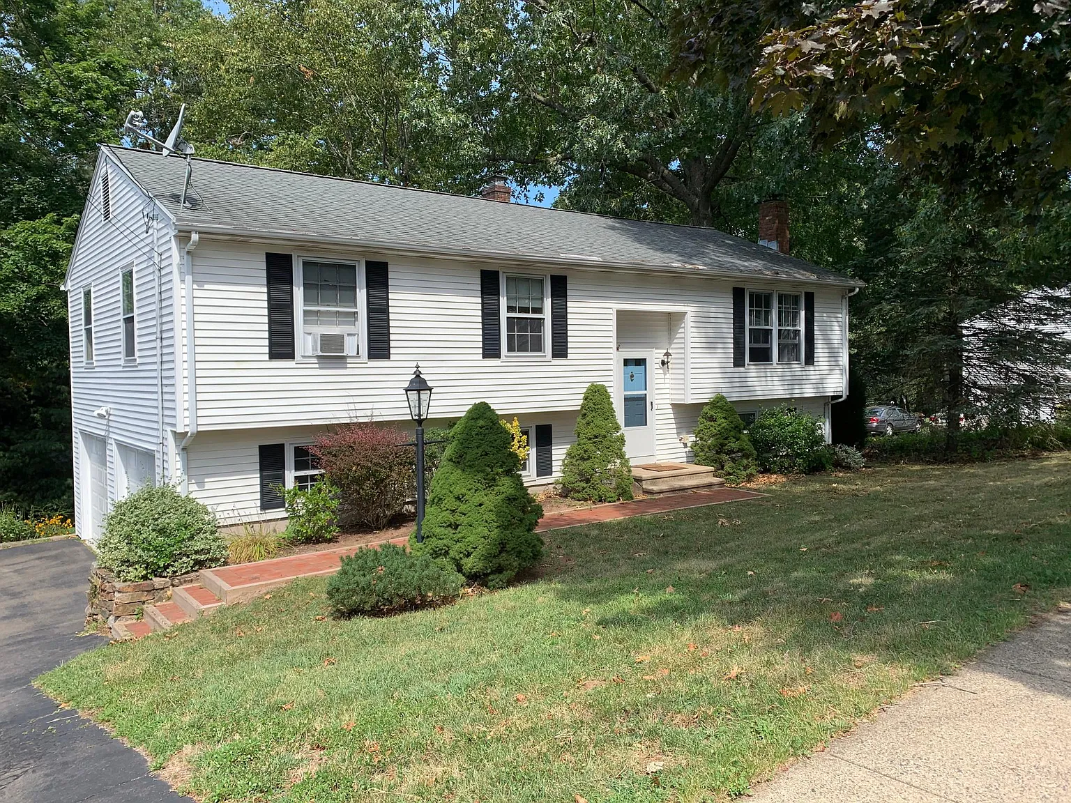 5 bed, 2.5 bath, 1626 sqft, $4,300 — Photo 1
