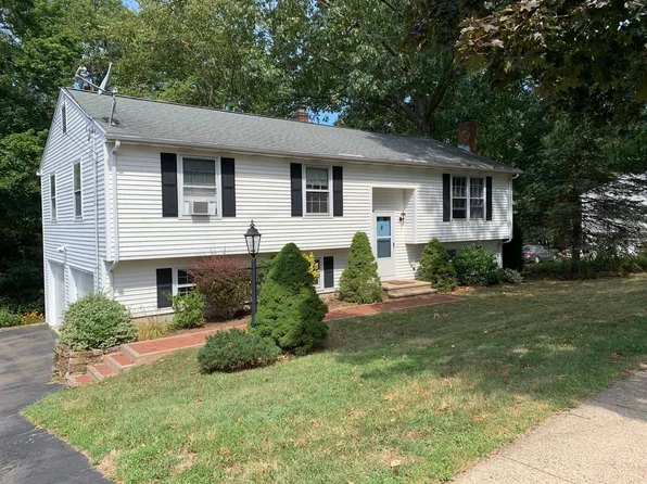 339 Knob Hill Dr, Hamden, CT 06518