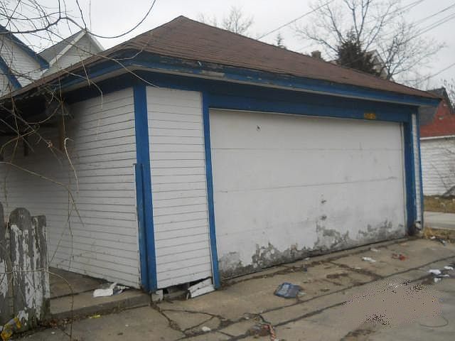 2nd image of 2550 N 37th St