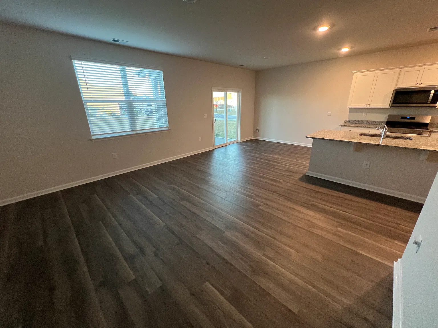 5 bed, 2721 sqft, $2,800 — Photo 3