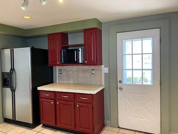 5th image of 547 Cedar St