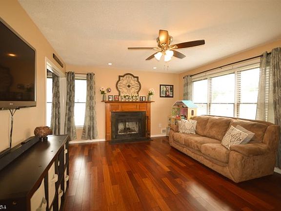 4th image of 152 Heritage Ln #113