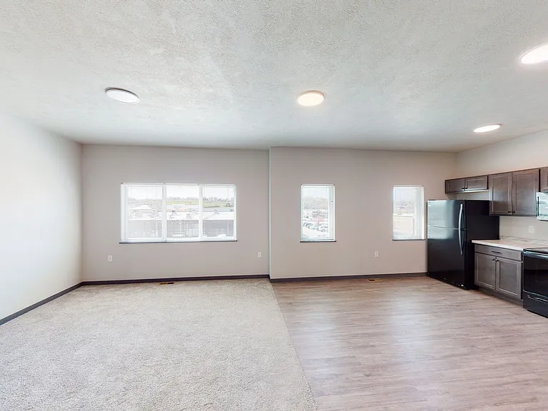 5800 Sunnybrook Plz — Photo 18