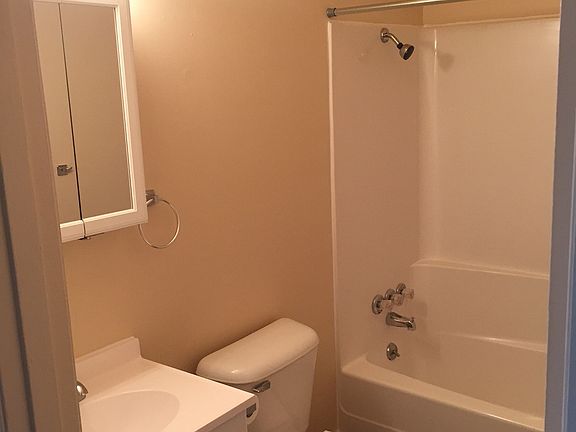3rd image of 1138 Amherst Dr
