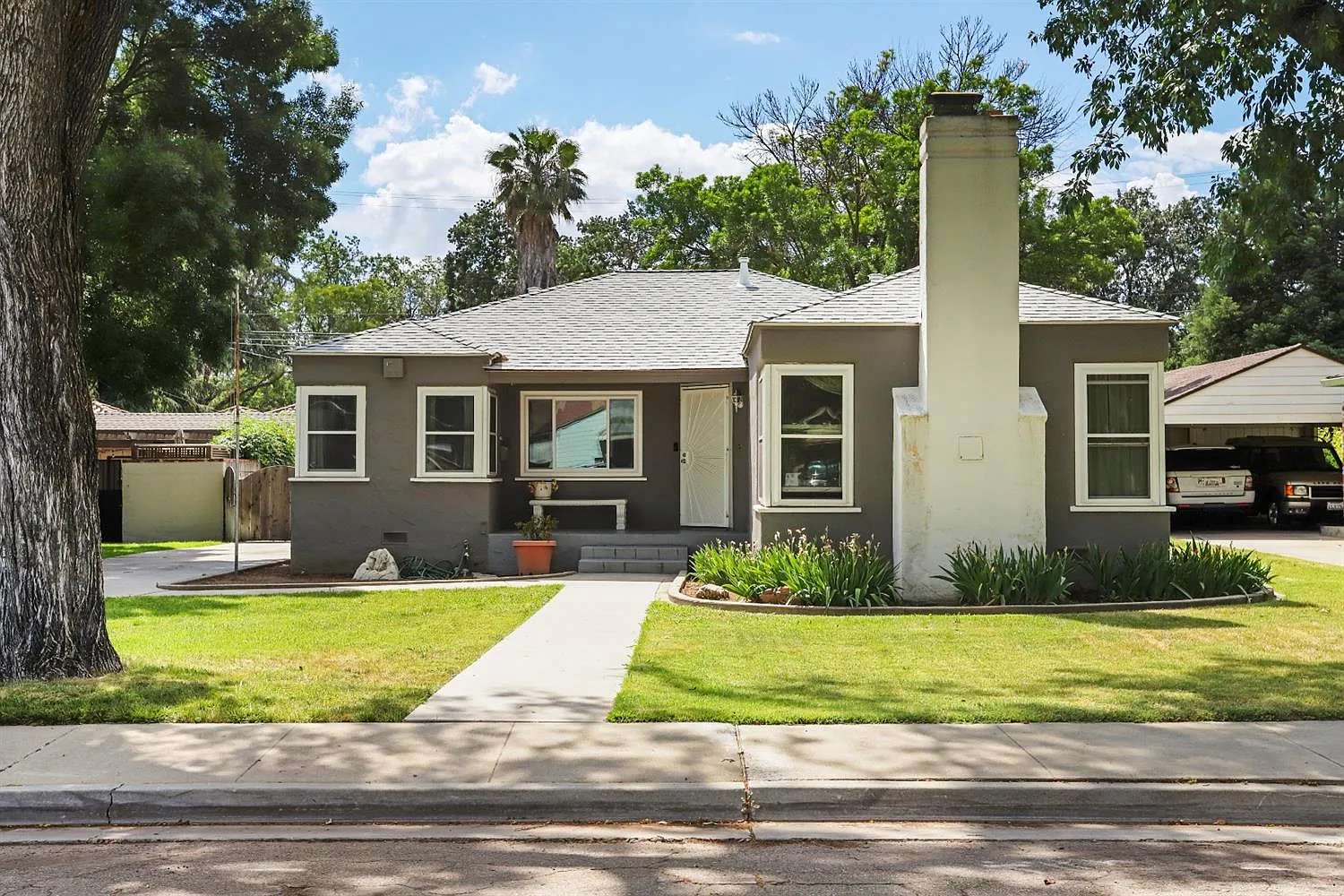 323 Las Palmas Ave photo 1