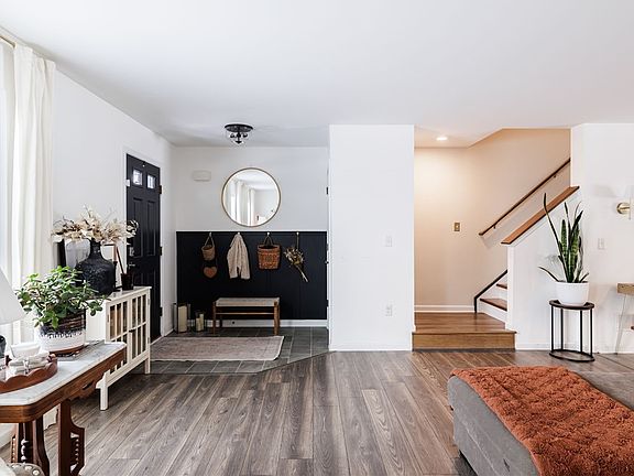 5th image of 16 Parkglen Dr