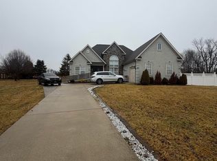 110 Christmas Tree Ct, Sicklerville, NJ 08081