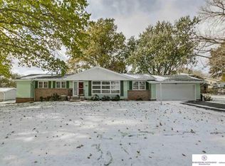 5818 N 97th St, Omaha, NE 68134