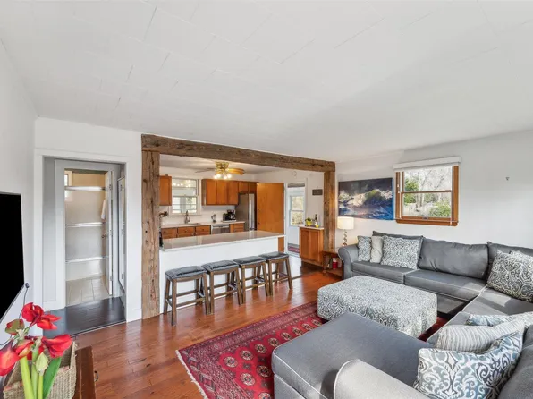 14 Washington Avenue, Hampton Bays, NY 11946