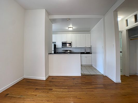4th image of 2021 Lexington Ave APT 2C