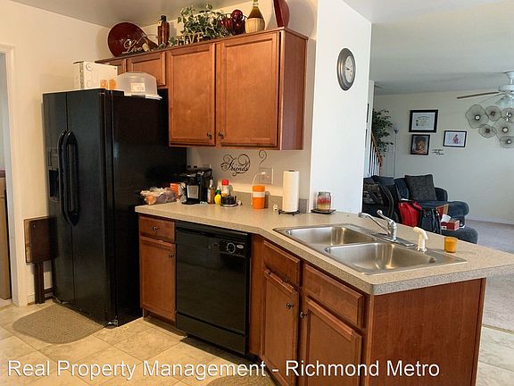 3rd image of 901 Triple Oak Ct