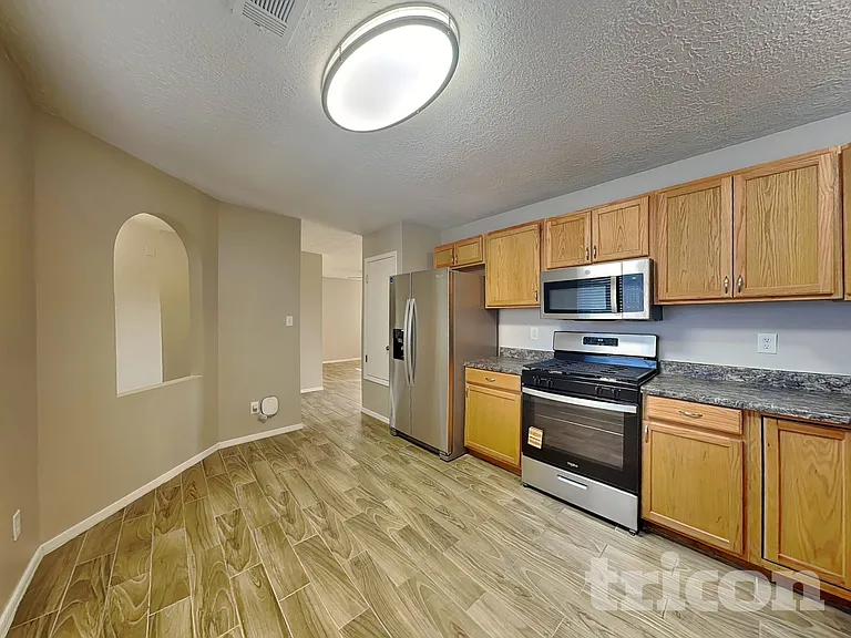 848 Rebecca Ct NE — Photo 5