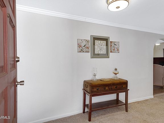 5th image of 107 W CARNEY Avenue