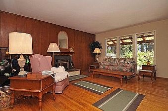 Living room :: 2691 Fleetwood Dr.