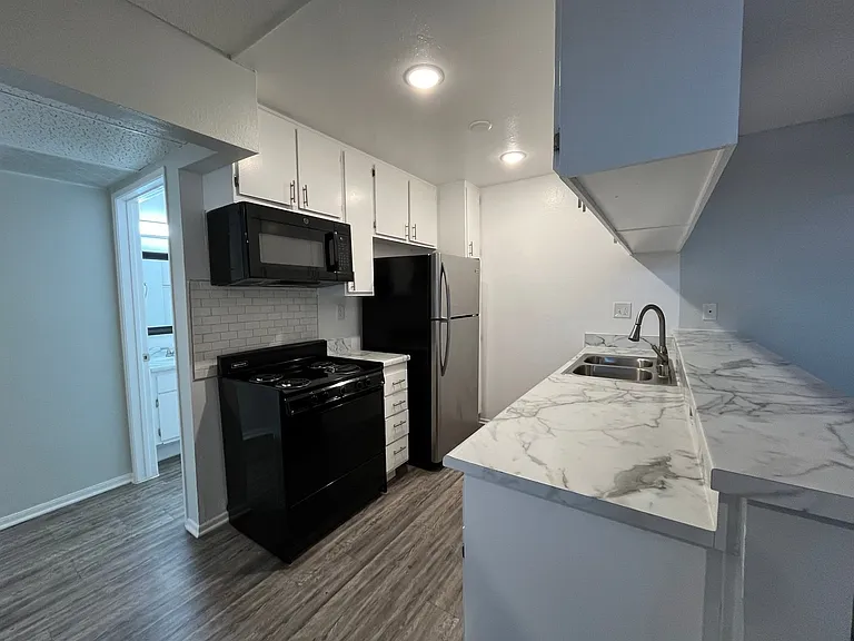 951 S. Oxford Ave. — Photo 46