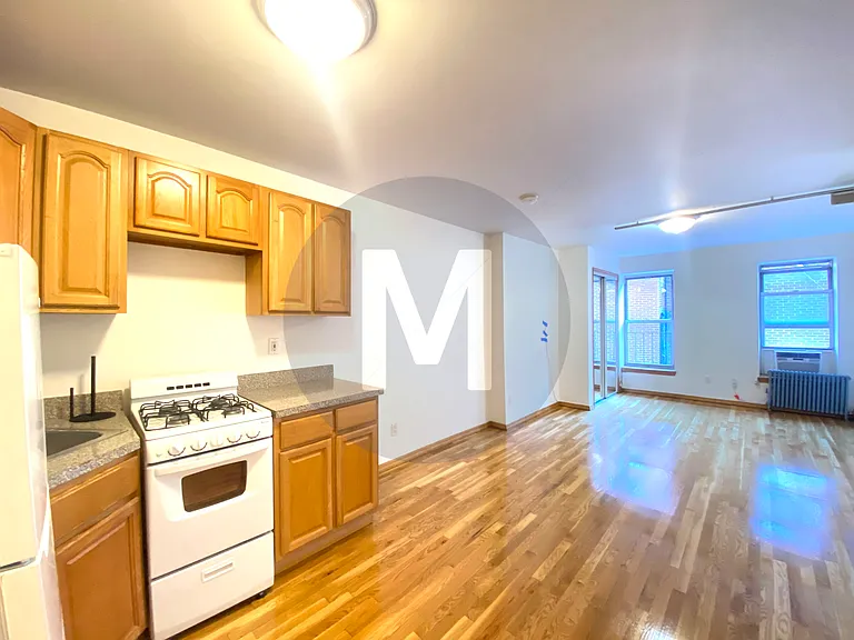 1142 1st Ave #10 — Photo 1