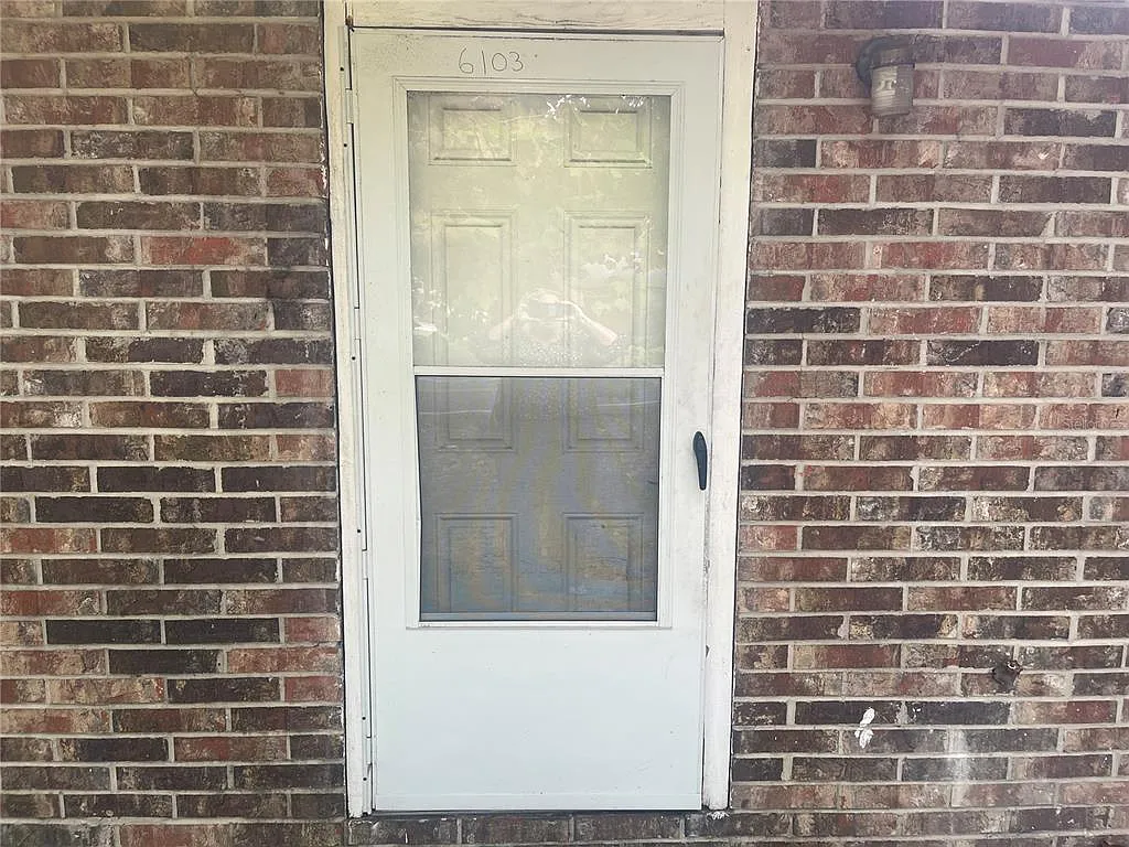 2 bed, 1.0 bath, 900 sqft, $1,200 — Photo 1