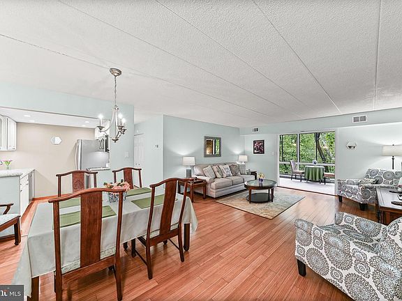 4th image of 520 N Lemon St APT F6