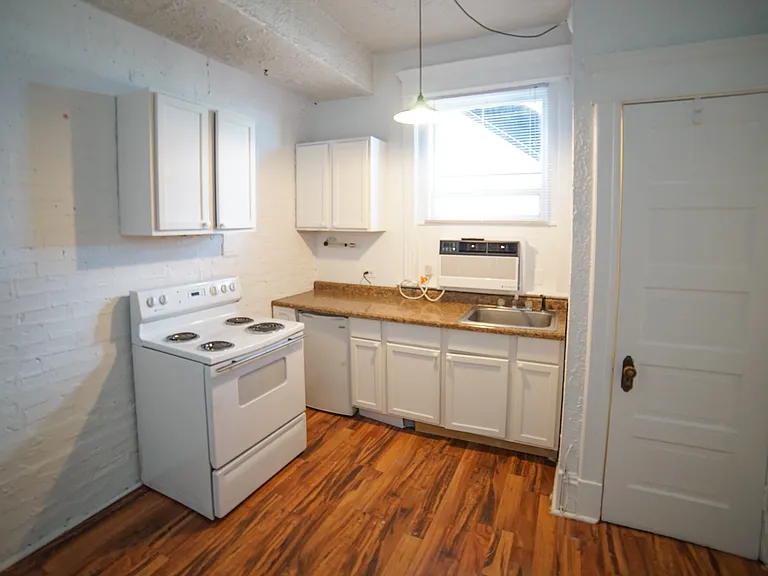 2800 N Pine Grove Ave #8I — Photo 7