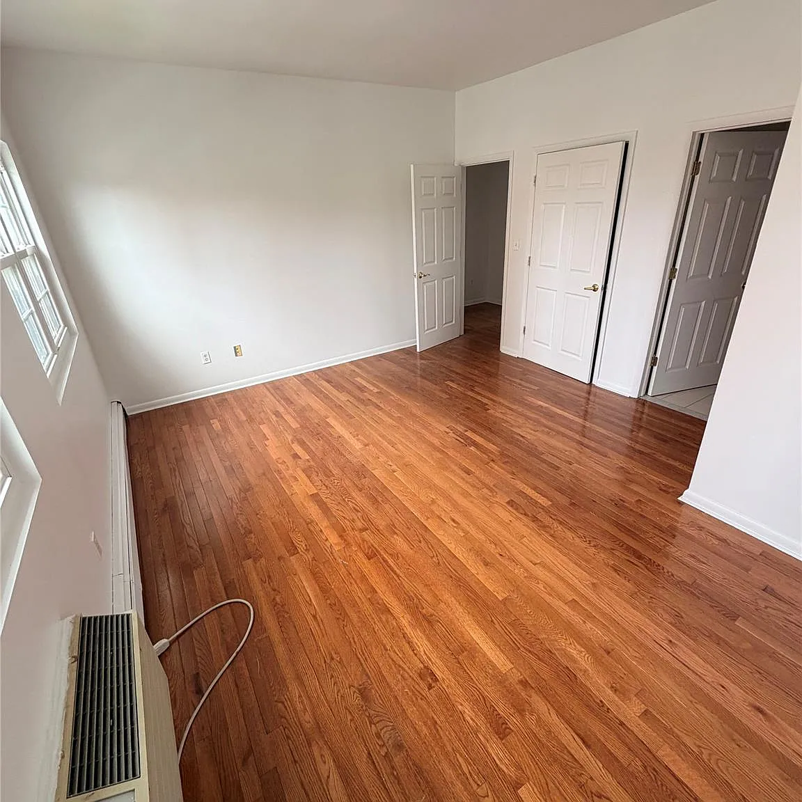 3 bed, 2.0 bath, 1050 sqft, $2,900 — Photo 2
