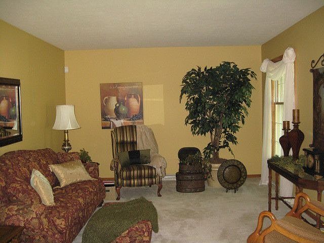 2nd image of 4544 Laburnum Dr