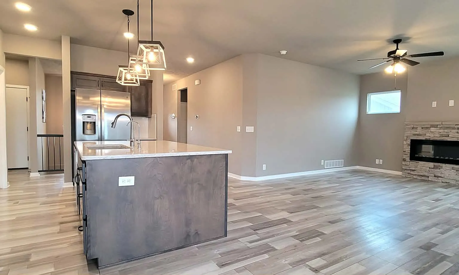 5 bed, 3300 sqft, $3,200 — Photo 4