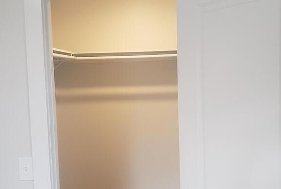 5th image of 453 Vineyard Ave #3