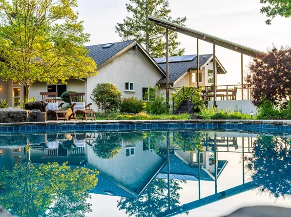 19445 Black Rd, Los Gatos, CA 95033