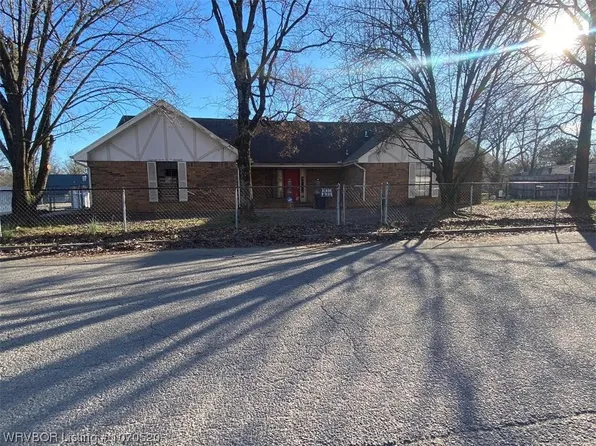 201 Loop W, Roland, OK 74954