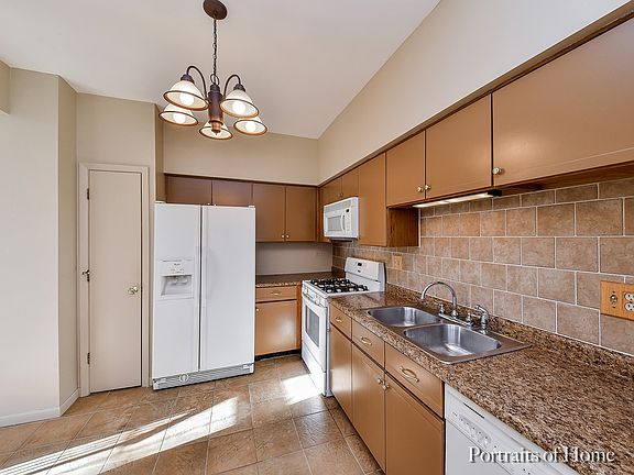 2nd image of 1415 Golfview Dr