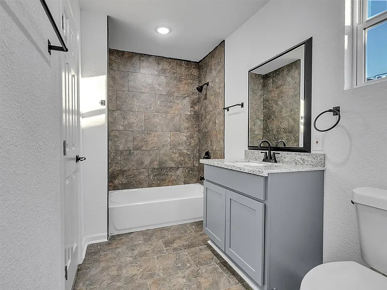 2416 Cumberland St — Photo 15