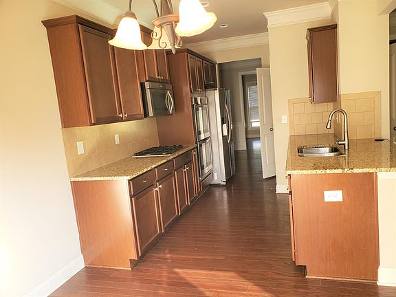 3rd image of 1480 Roswell Manor Cir