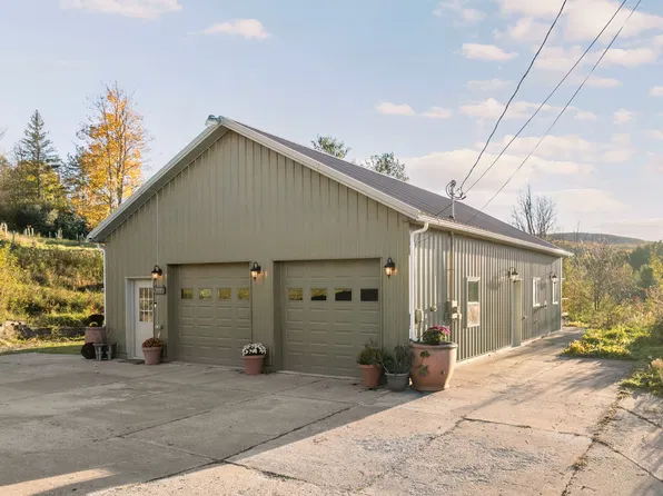 822 Tracy Creek Rd, Vestal, NY 13850