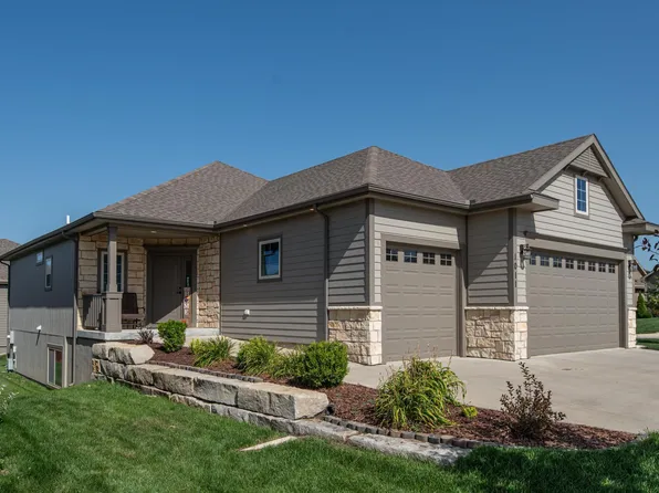 1011 Silver Rain Rd, Lawrence, KS 66049