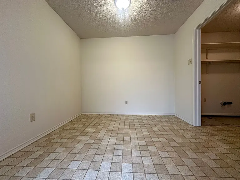 9117 Royal Ln — Photo 6