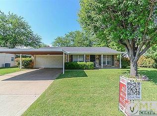 208 Straw Rd, Saginaw, TX 76179