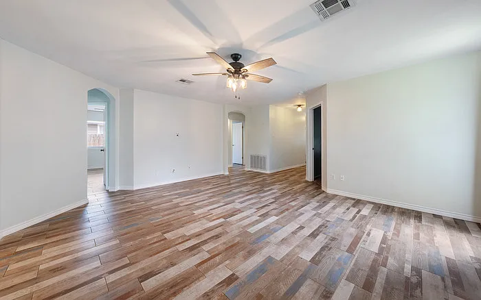 111 Quail Hollow Dr — Photo 2