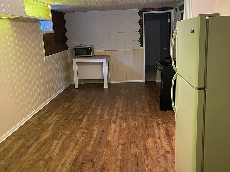 939 Bracken St N #2 — Photo 4