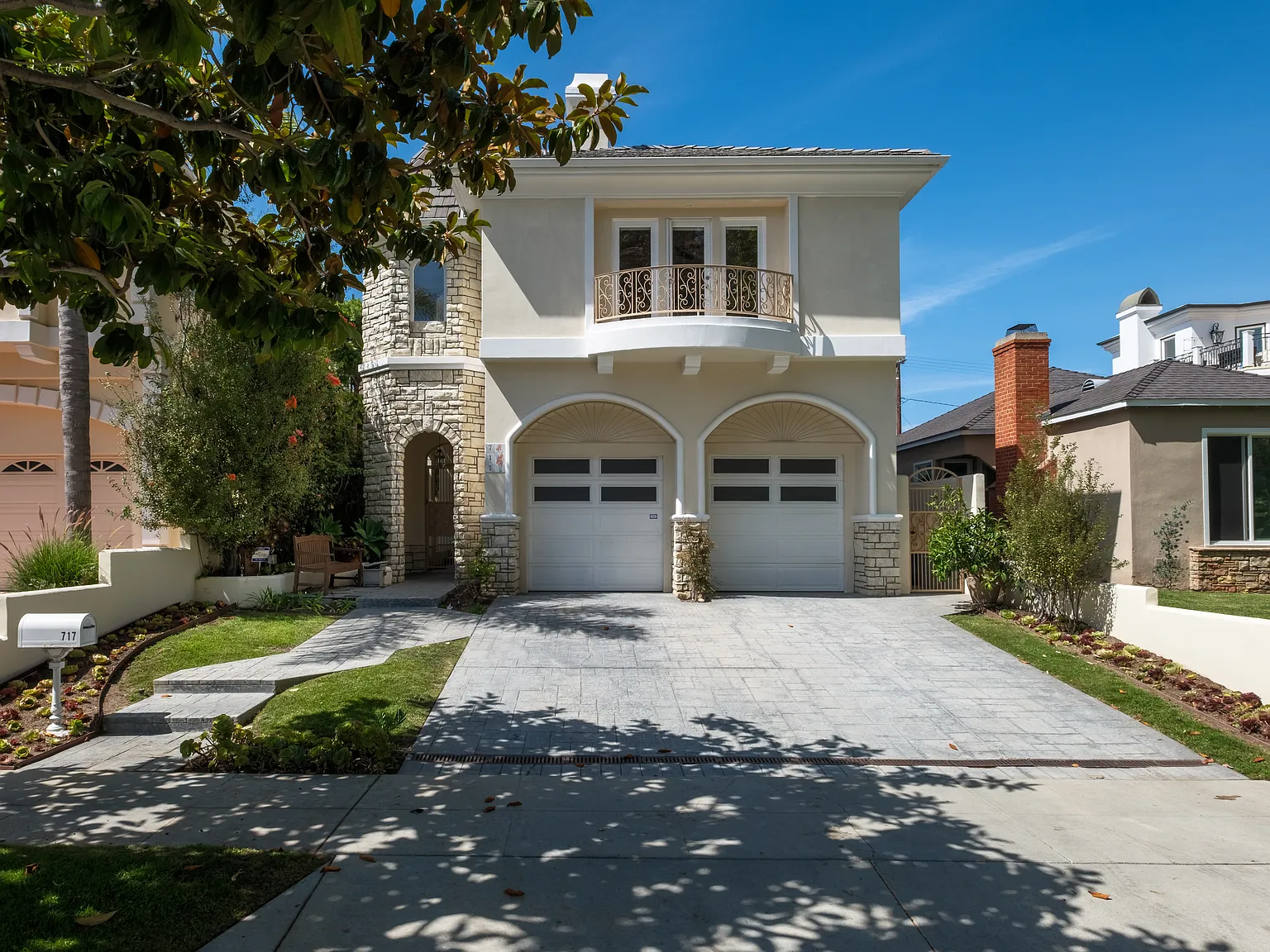 5 bed, 3700 sqft, $10,300 — Photo 1