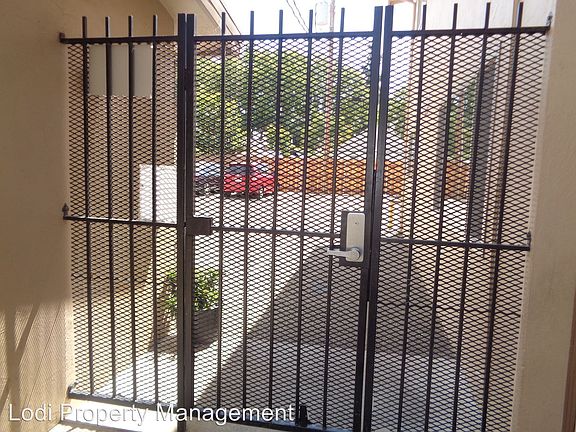4th image of 420 N Church St APT 207
