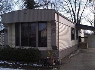 43 Parkway Dr, Olmsted Falls, OH