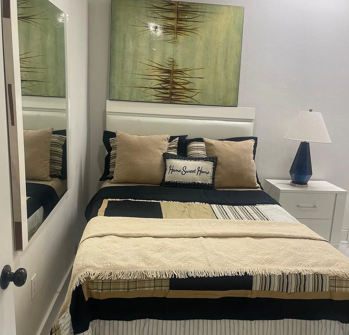 1 bed, 1.0 bath, 1503 sqft, $1,300 — Photo 2