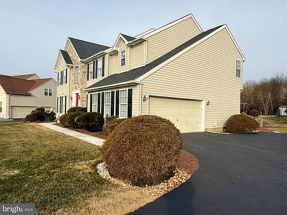 5th image of 32 Chancellorsville Cir